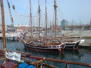 An der Bahnhofsbr&uuml;cke in Kiel