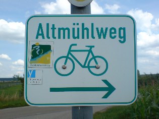 Unterwegs auf dem Altm&uuml;hltal-Radweg: Wegweiser