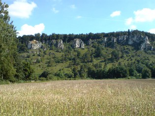 Altm&uuml;hltal-Radweg: Blick auf die Arnsberger Leite