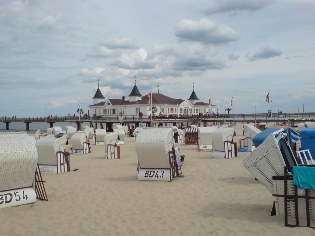 Radweg Berlin - Usedom: Blick auf die Seebr&uuml;cke in Ahlbeck