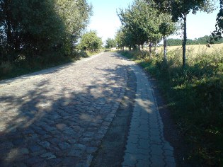 Radweg Berlin - Usedom: Pflasterpiste nahe der Blumberger M&uuml;hle