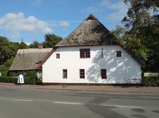 Handwerkerstuben und Caf&eacute; in Gingst auf der Insel R&uuml;gen; Ostsee-Radweg