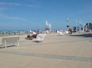 Auf der Promenade von K&uuml;hlungsborn am Ostsee-Radweg