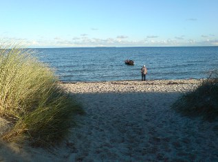 Blick auf die Ostsee am Strand von Lobbe - Ostsee-Radweg auf der Insel R&uuml;gen