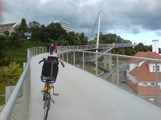 H&auml;ngebr&uuml;cke am Hafen in Sassnitz auf der Insel R&uuml;gen - Ostsee-Radweg