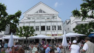 In der Vorderreihe in Travem&uuml;nde am Osteee-Radweg