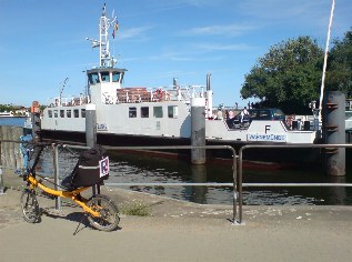 F&auml;hre in Warnem&uuml;nde am Ostsee-Radweg