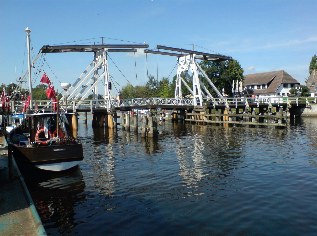Unterwegs auf dem Ostsee-Radweg: Zugbr&uuml;cke in Wieck