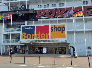Unterwegs auf dem Ostseek&uuml;sten-Radweg: Fehmarn-Bordershop in Puttgarden auf der Insel Fehmarn