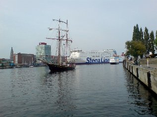 Im Hafen von Kiel, Ostseek&uuml;sten-Radweg