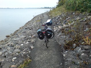 Unterwegs auf dem Ostseek&uuml;sten-Radweg: Engstelle bei Ohrfeldhaff