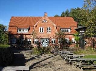 Unterwegs auf dem Ostseek&uuml;sten-Radweg: Gasthof in Unewatt